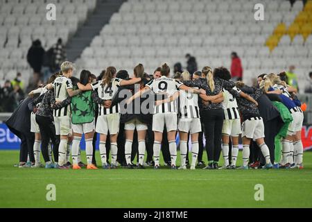 Torino, Italia. 23rd Mar 2022. Juventus al termine della prima tappa finale della UEFA Womens Champions tra Juventus e Olympique Lionnais allo Stadio Allianz di Torino Cristiano Mazzi/SPP Credit: SPP Sport Press Photo. /Alamy Live News Foto Stock