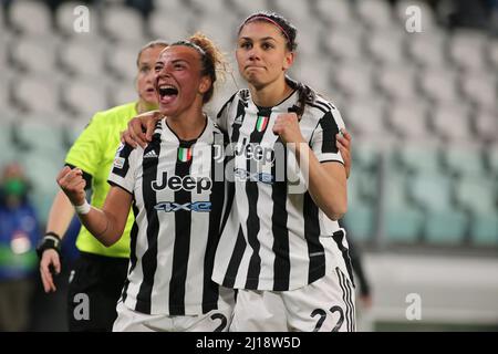 Stadio Allianz, Torino, 23 marzo 2022, Agnese Bonfantini (Juventus Women) e Arianna Caruso (Juventus Women) festeggiano l'obiettivo durante la Juventus Women vs Olympique Lyonnais - UEFA Champions League Women Football Match Credit: Live Media Publishing Group/Alamy Live News Foto Stock