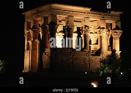 Tempio di Filaeilluminato di notte Foto Stock