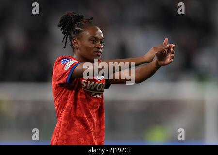 Torino, 23rd marzo 2022. Melvin Malard di Lione reagisce dopo il fischio finale della UEFA Womens Champions League allo Juventus Stadium di Torino. Il credito d'immagine dovrebbe essere: Jonathan Moscrop / Sportimage Credit: Sportimage/Alamy Live News Foto Stock