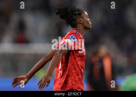 Torino, 23rd marzo 2022. Melvin Malard di Lione reagisce dopo il fischio finale della UEFA Womens Champions League allo Juventus Stadium di Torino. Il credito d'immagine dovrebbe essere: Jonathan Moscrop / Sportimage Credit: Sportimage/Alamy Live News Foto Stock