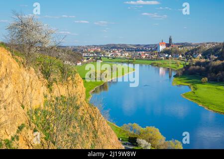 Pendii della valle dell'Elba con vecchia cava, vista sulla valle dell'Elba con l'Elba e l'Albrechtsburg Meissen, Sassonia, Germania Foto Stock