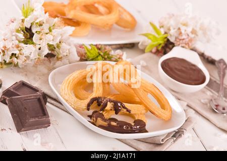 Churros con salsa al cioccolato. Foto Stock