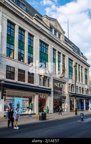 Next Oxford Street - Next Fashion Store a Oxford Street nel centro di Londra. Next's Flagship store a Oxford St nel West End di Londra. Foto Stock