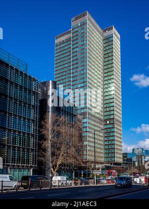 Euston Tower London - blocco a torre di 36 piani di stile internazionale su Euston Road nel centro di Londra. Architetti Sidney Kaye Eric Firmin & Partners 1970. Foto Stock