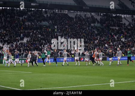 I giocatori della Juventus FC festeggiano dopo aver vinto la UEFA Champions League Women's Quarter-final, prima tappa tra la Juventus FC e l'Olympique Lyon allo Stadio Allianz il 23 marzo 2022 a Torino. Foto Stock