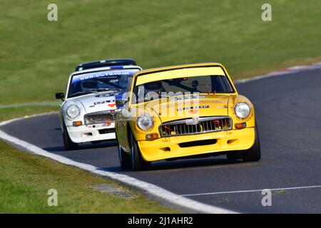 Jonnie Wheeler, MG BGT V8, Campionato BCV8, una gara di venti minuti, con MGB, MG C e MGBV8, di serie o modificati, Equipe Classic R. Foto Stock