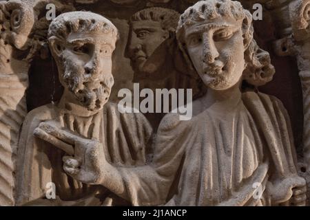 Frankr Saint-Maximin-la-Sainte-Baume Basilika Sainte-Madeleine 60122 Krypta gallorömischer Sarkophag mit frühchristlichen rilievi Ausschnitt Foto Stock