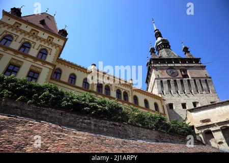 Der Stundturm, Turnul cu Ceas, Sighisoara, Schäßburg, Saxoburgum, im Kreis Mures in Siebenbürgen, Rumänien. Ihr Historisches Zentrum wurde 1999 zum Onu Foto Stock