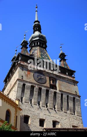 Der Stundturm, Turnul cu Ceas, Sighisoara, Schäßburg, Saxoburgum, im Kreis Mures in Siebenbürgen, Rumänien. Ihr Historisches Zentrum wurde 1999 zum Onu Foto Stock