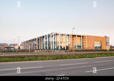 Bicester Shopping Park la mattina presto all'alba. Bicester, Oxfordshire, Inghilterra Foto Stock