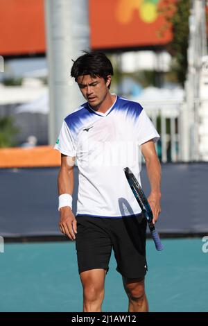 MIAMI GARDENS, FLORIDA - 23 MARZO: Taro Daniel il giorno 3 del Miami Open all'Hard Rock Stadium il 23 marzo 2022 a Miami Gardens, Florida People: Taro Daniel . Credito: hoo-me.com/MediaPunch Foto Stock