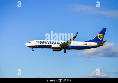 Barcellona, ​​Spain; 1 novembre 2021: Aereo Ryanair Boeing 737, atterrando all'aeroporto Josep Tarradellas Barcelona-El Prat Foto Stock