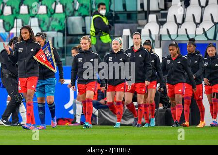 Torino, Italia. 23rd Mar 2022. I giocatori dell'Olympique Lyon entrano in campo per la partita della UEFA Women's Champions League tra Juventus e Olympique Lyon allo Juventus Stadium di Torino. (Photo Credit: Gonzales Photo/Alamy Live News Foto Stock