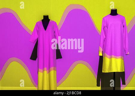 VIDEO SULLA CREAZIONE DI MOTIVI DI ABBIGLIAMENTO, MUSEO DEL DESIGN, HELSINKI, FINLANDIA, EUROPA Foto Stock