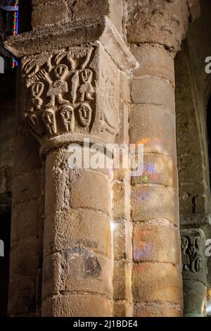 UNA CAPITALE NELLA CHIESA DI BIOLLET, (63) PUY DE DOME, AUVERGNE Foto Stock