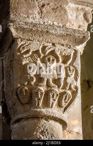 UNA CAPITALE NELLA CHIESA DI BIOLLET, (63) PUY DE DOME, AUVERGNE Foto Stock