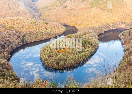 IL MEANDRO IN QUEUILLE, (63) PUY DE DOME, AUVERGNE Foto Stock