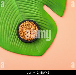 Semi di fieno nella ciotola - cibo sano Foto Stock