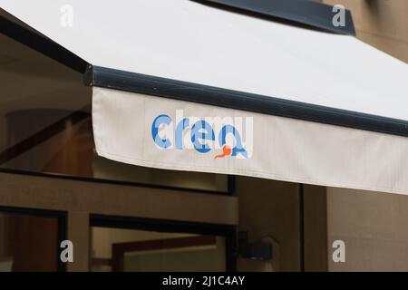 VALENCIA, SPAGNA - 10 MARZO 2022: CREA è un centro medico spagnolo per la riproduzione assistita Foto Stock