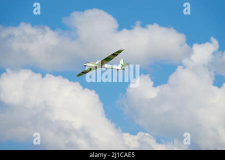 Notzingen, Germania - 15 agosto 2020: Vista della costruzione del modello motorizzato Glider Funray, dal produttore Multiplex. Foto Stock