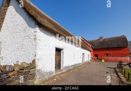 Kennixton Farmhouse ed edifici agricoli al St Fagans National History Museum, Cardiff, Galles, Regno Unito Foto Stock