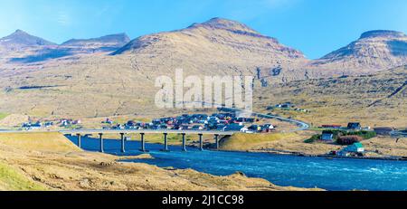 Il ponte Streymin è un importante ponte autostradale delle Isole Faroe. Collega le due isole più grandi e popolose di Streymoy e Eysturo Foto Stock