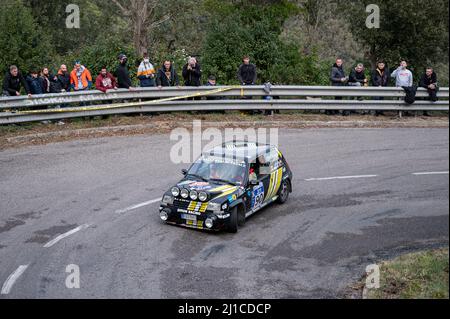 Primo piano di una Renault 5 GT Turbo nel 9 Lloret de Mar asfalto rally Foto Stock