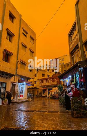 Haze copre i cieli di Rincon a causa della tempesta dal deserto del Sahara, Marocco Foto Stock