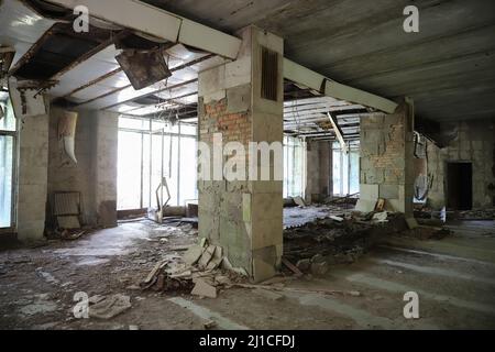 Edificio del cinema nella città di Pripyat nella zona di esclusione di Chernobyl, Chernobyl, Ucraina Foto Stock