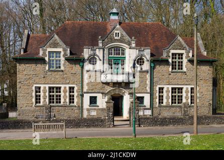 Oakdale Workmen's Institute costruito nel 1916 e rieretto al National History Museum di St Fagans, Cardiff, Galles Foto Stock