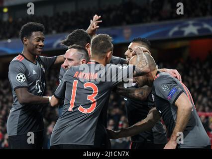 LONDRA, INGHILTERRA - 7 MARZO 2017: I giocatori del Bayern festeggiano dopo un gol scoredl durante la seconda tappa della UEFA Champions League Round del 16 tra l'Arsenal FC e il Bayern Munchen all'Emirates Stadium. Copyright: Cosmin Iftode/Picstaff Foto Stock