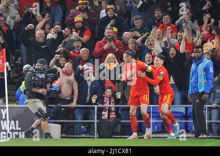 Cardiff, Regno Unito. 24th Mar 2022. Gareth Bale (Galles no 11 ) festeggia il suo obiettivo 2nd&#XA;&#XA;durante la partita internazionale di qualificazione Mens tra Galles e amp; Austria al Cardiff City Stadium di Cardiff, Galles Karl W Newton/Sports Press Photos SPP Credit: SPP Sport Press Photo. /Alamy Live News Foto Stock