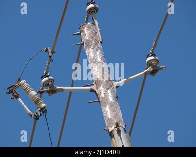 Missione di scoperta sul percorso di attraversamento dell'Università e nord, camini, alberi e stato di danni tornado Foto Stock