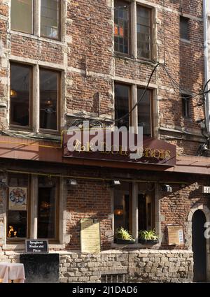 Bruxelles, Belgio - Marzo 16 2022: Strada vecchia nel centro di Bruxelles, Belgio Foto Stock