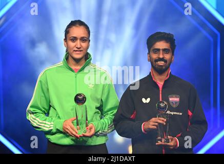 Doha, Qatar. 24th Mar 2022. Sathiyan Gnanasekaran (R)/Manika Batra of India posa per le foto durante la cerimonia di premiazione della partita finale doppia mista al WTT contender Doha 2022 a Doha, capitale del Qatar, 24 marzo 2022. Credit: Nikku/Xinhua/Alamy Live News Foto Stock