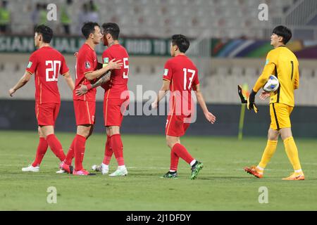 Sharjah, Emirati Arabi Uniti. 24th Mar 2022. I giocatori della Cina reagiscono dopo la partita del Gruppo B tra la Cina e l'Arabia Saudita della Coppa del mondo FIFA Qatar 2022 Qualifier a Sharjah, negli Emirati Arabi Uniti, 24 marzo 2022. Credit: Str/Xinhua/Alamy Live News Foto Stock