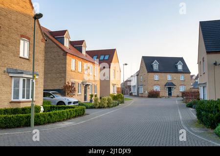 Alloggio moderno lungo Ripon vicino all'alba. Bicester, Oxfordshire, Inghilterra Foto Stock