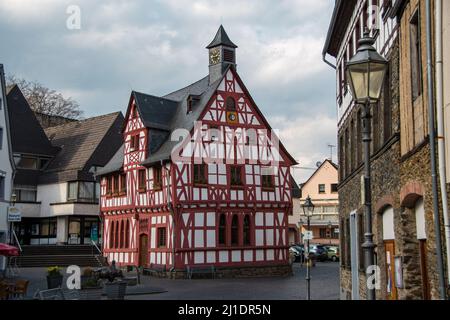 Rhens, Germania 20 marzo 2022, il vecchio municipio storico di Rhens Foto Stock