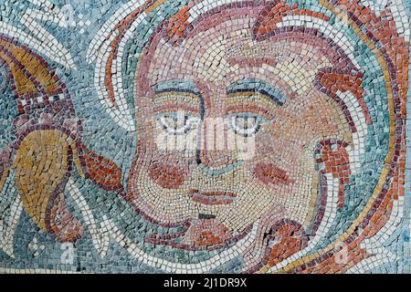 Un Mosaico colorato presso la Chiesa degli Apostoli, Madaba, Giordania. Foto Stock