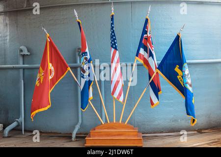 Hawaii, Stati Uniti: Bandiere americane di USS Missouri a Pearl Harbor Historic Sites of Hawaii. Museo storico americano. US Marine Corps, Hawaii, Stati Uniti Foto Stock