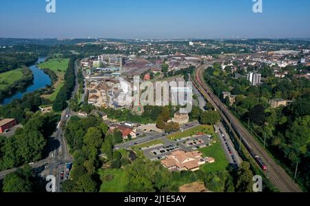 08.09.2021, Germania, Renania Settentrionale-Vestfalia, Witten - City view Witten, ha lasciato la Ruhr alla B 226, nel mezzo della zona industriale dell'acciaio inossidabile Foto Stock