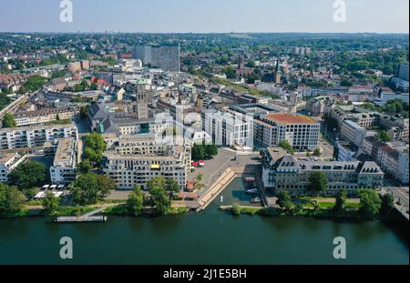 09.09.2021, Germania, Renania settentrionale-Vestfalia, Muelheim an der Ruhr - Vista della città di Muelheim an der Ruhr, la città con edifici residenziali, commerciale Foto Stock