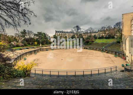 Parigi, Francia - 17 marzo 2021: Rovine antiche romane di nome Arenes de Lutece a Parigi Foto Stock