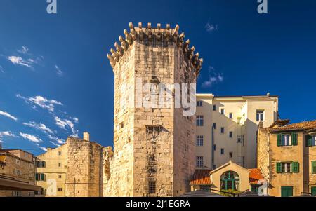 La Piazza della frutta nella città vecchia di Spalato, Croazia, Europa. Foto Stock