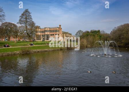 Astley Hall, Chorley nel sole primaverile. Foto di Paul Heyes, martedì 22 marzo 2022. Foto Stock