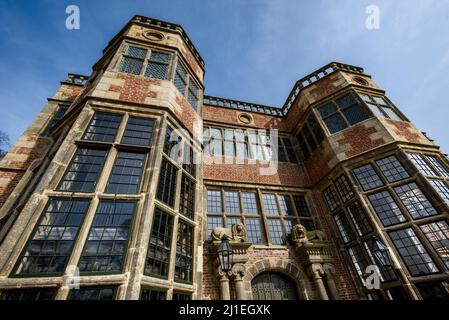 Astley Hall, Chorley nel sole primaverile. Foto di Paul Heyes, martedì 22 marzo 2022. Foto Stock