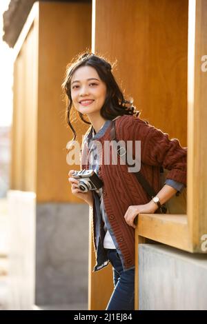 Turista femminile con una macchina fotografica - foto di scorta Foto Stock