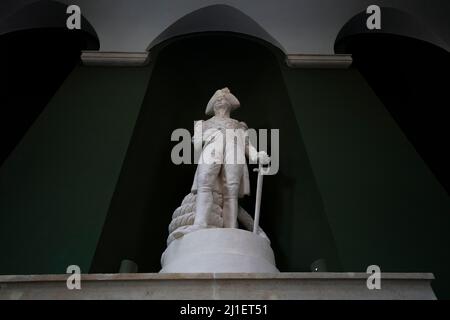 Una statua dell'Ammiraglio Lord Nelson all'Old Royal Naval College di Greenwich, Londra, nella stanza Nelson per la riapertura al pubblico dopo la conservazione e la ristrutturazione. Data foto: Venerdì 25 marzo 2022. Foto Stock