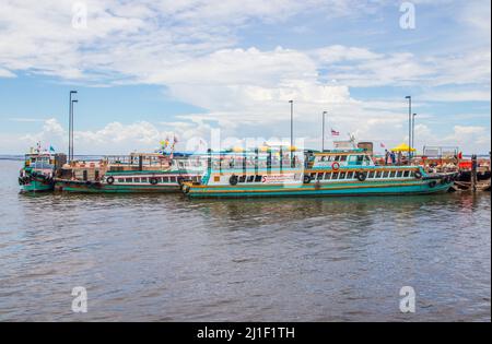 Traghetti nel distretto di Sriracha Chonburi Thailandia Sud-Est asiatico Foto Stock